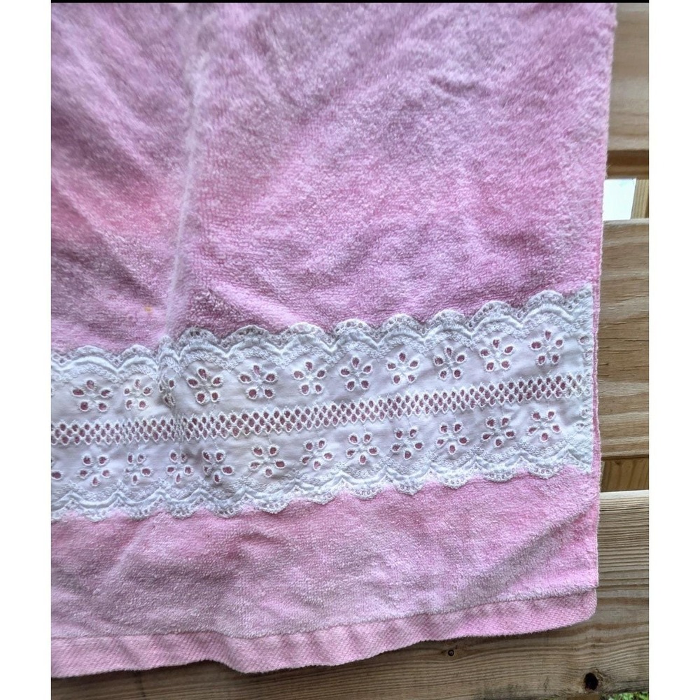 Vintage Fieldcrest Pink Bath Towel Lace Trim 26x48 Cotton USA Cottagecore
